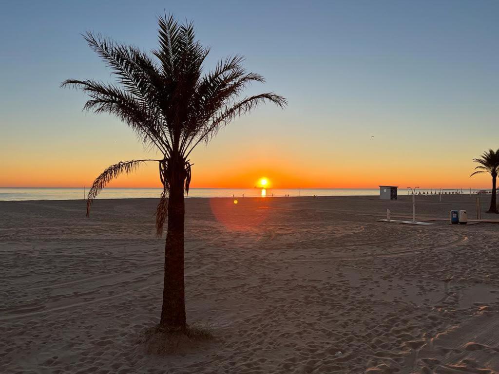 Apartamento 1ª Linea De Playa - Con Piscina Y Parking Playa de Gandia Екстериор снимка